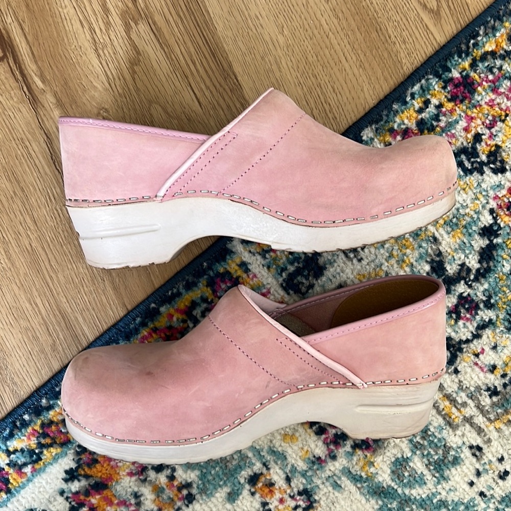 Light pink Dansko clogs-used